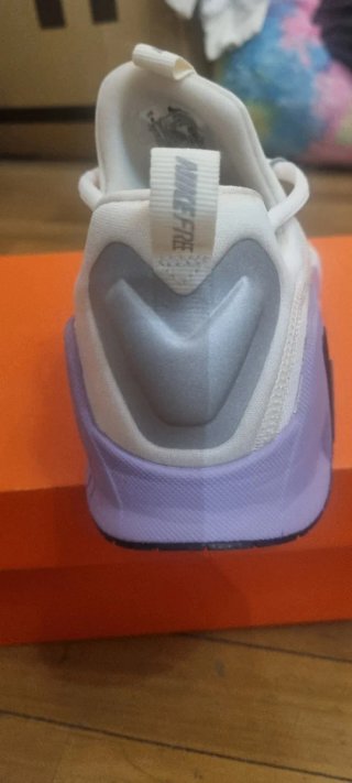 Zapatillas Nike Blancas y Moradas