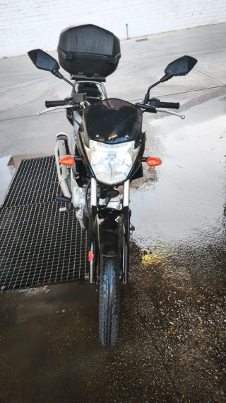 Yamaha YBR 125 Negra con Baúl