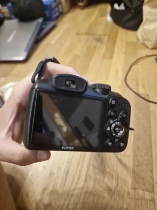 Camara Fujifilm S1600