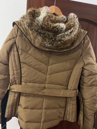 Parka Zara Basic Beige con Capucha. Plumón 70%
