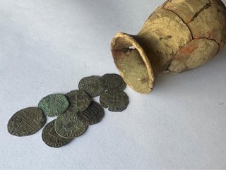 Replica Tesorillo jarron con 9 monedas (dinero)