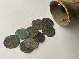 Replica Tesorillo jarron con 9 monedas (dinero)