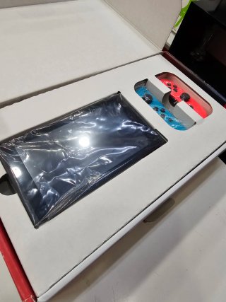 Nintendo Switch V2 con Caja