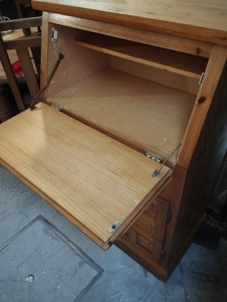 Mueble buró antiguo de madera