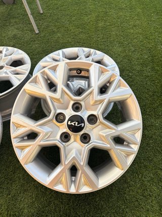 Llantas Kia CEED 2024