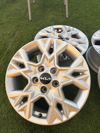 Llantas Kia CEED 2024