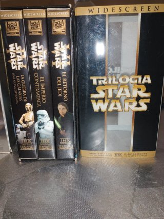 Lote Trilogía Star Wars DVD y VHS nuevo sin usar