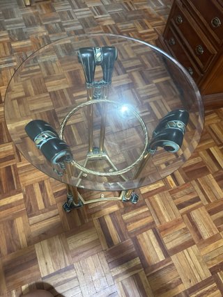 Mesa auxiliar cristal y metal dorado