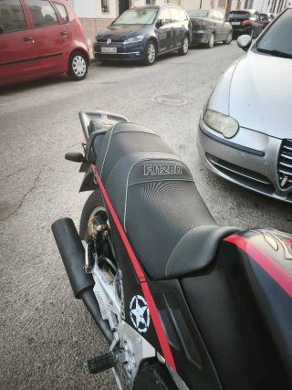 Yamaha FJ 1200 Sportbike Plata/Roja