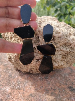 Pendientes largos negros y dorados
