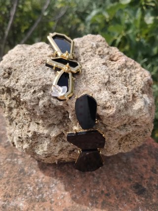 Pendientes largos negros y dorados