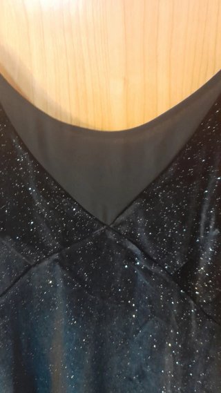 Vestido de fiesta con tirantes negro brillante
