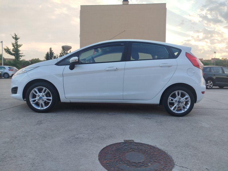 Ford Fiesta por 6500 euros. Precio negociable. - foto 1