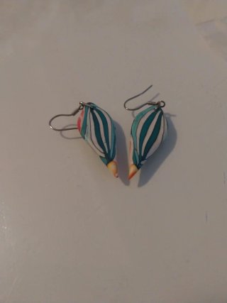 Pendientes artesanales.