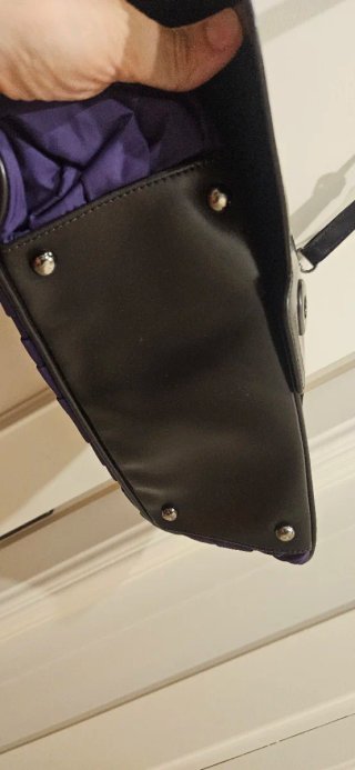 Bolso bandolera negro y morado