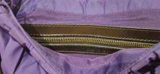 Bolso bandolera negro y morado