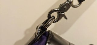 Bolso bandolera negro y morado