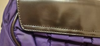 Bolso bandolera negro y morado