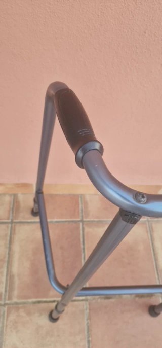 Andador fijo de aluminio para mayores