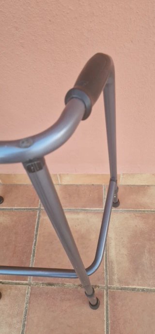 Andador fijo de aluminio para mayores