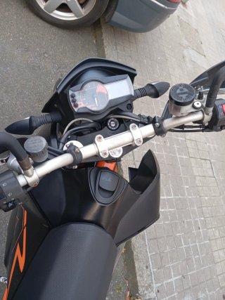 Moto KTM Naked Negra y Naranja