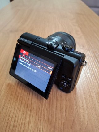 Canon EOS M100