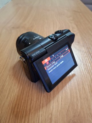 Canon EOS M100