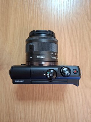 Canon EOS M100