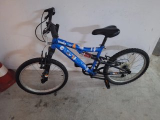 Bicicleta infantil azul