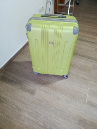 Maleta de viaje verde