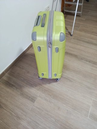 Maleta de viaje verde