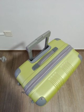 Maleta de viaje verde