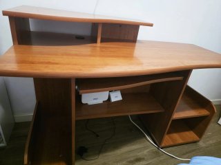 Escritorio de madera marrón plegable
