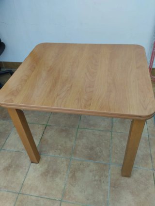 Escritorio de madera marrón plegable