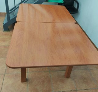 Escritorio de madera marrón plegable