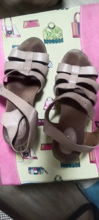 Sandalias azules de tiras