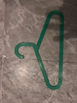 Perchas infantiles de plástico (20 uds)