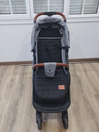 Carrito de paseo gris para bebé