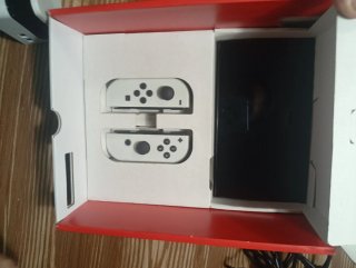 Nintendo Switch OLED Blanca y Negra.