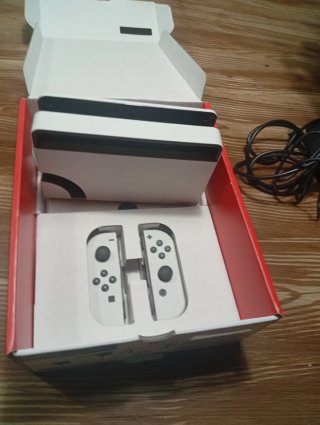 Nintendo Switch OLED Blanca y Negra.