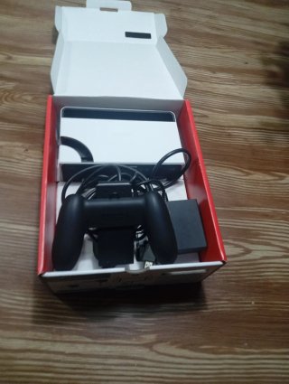 Nintendo Switch OLED Blanca y Negra.