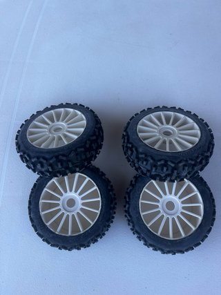 Pneus 1/8 17mm