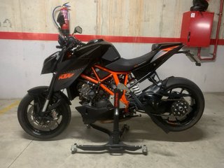 KTM Superduke 1290R Negra