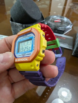 Casio G-Shock DW-5610DN-9ER Amarillo/Morado