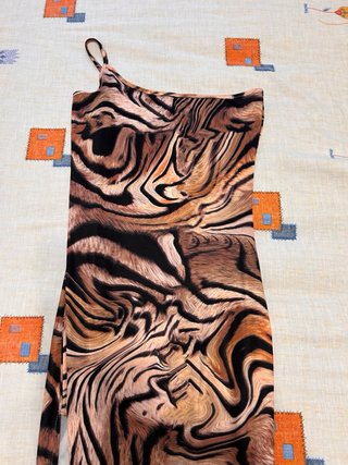 Vestido animal print con abertura