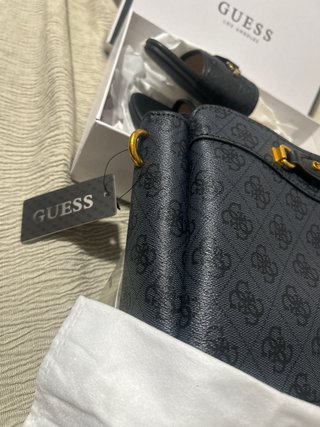 Bolso Guess Negro y Gris