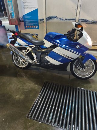 BMW K1200S Azul y Blanca