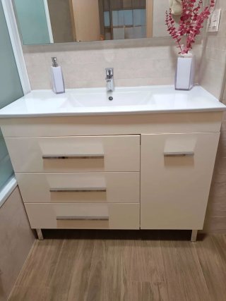 Mueble de baño completo  blanco lacado.