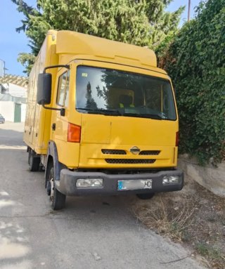Nissan Atleon 2000