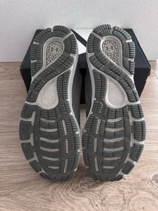 Zapatillas Under Armour Talla 44.5 verde oliva.